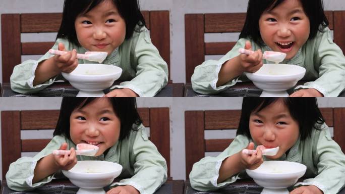 自理能力：儿童用勺子吃粥