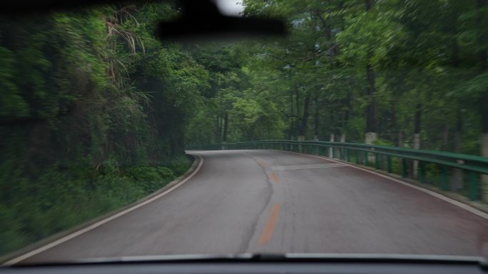 盘山山路行驶第一视角