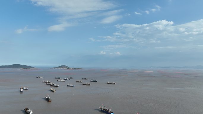 海上渔船航拍霞浦海岸线晴朗天空自然风光
