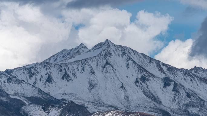 青绕雪山延时摄影