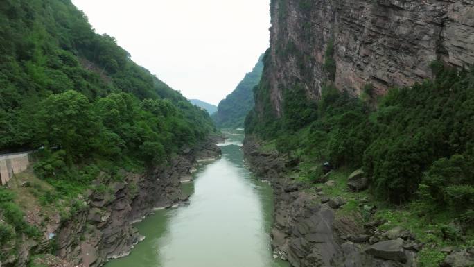 川藏线第一关飞仙关峡谷航拍视频素材