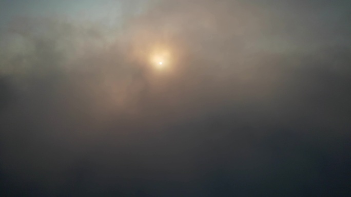 4k实拍 穿越云层 拨云见日