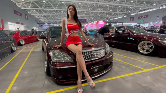 亚洲最大车展车模美女跑车展会
