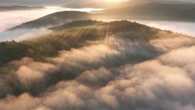 航拍黎明山川云雾朝阳