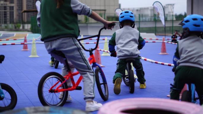 实拍幼儿园儿童无踏板平衡车独轮车