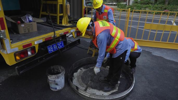 城市道路维护 更换井盖 建设 道路施工