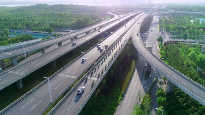 航拍郑州发达的交通系统_高架桥