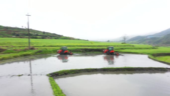 航拍无人驾驶耕田机自动化耕田合集