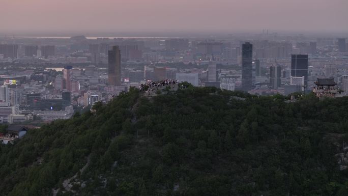 千佛山上航拍济南都市风光