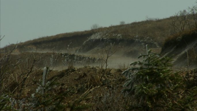 冬天寒潮冷空气高山山路道路雾气风蒸汽