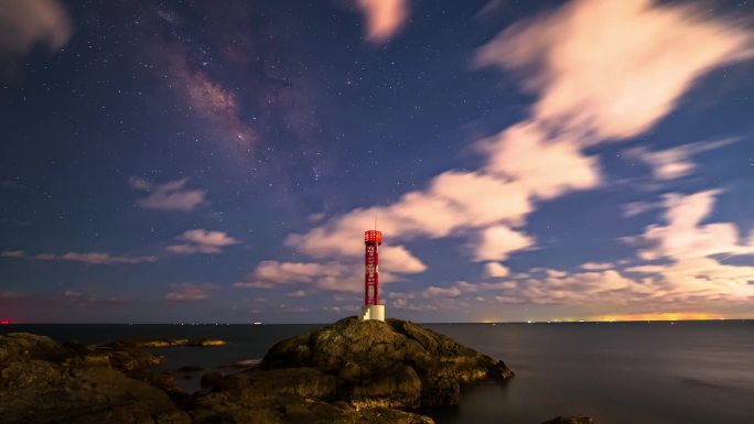 星空银河灯塔海边