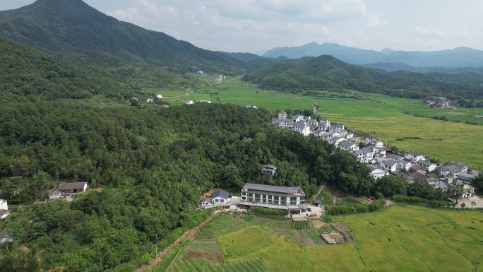 铅山航拍、绿水、青山、蓝天