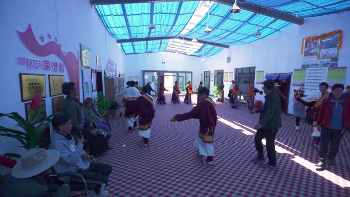 少数民族 能歌善舞的藏族女孩 民族银饰