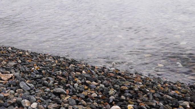 湖波 波浪 碎石头 岸边 鹅卵石湖边湖水