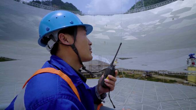 建筑工人 望远镜 建筑工地