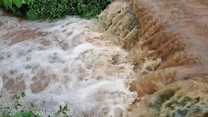 暴雨山洪河流洪灾洪峰强降雨汛期汛情洪流