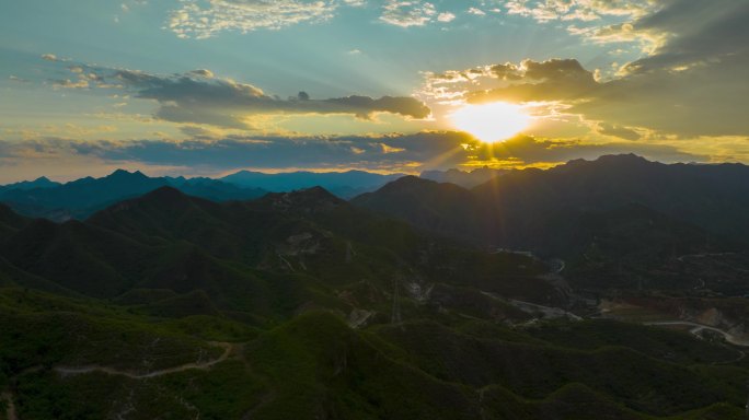 航拍远山霞光 太阳光芒