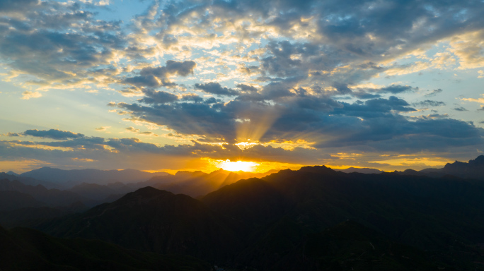 航拍阳光霞光远山 彩云延时