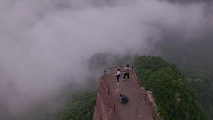 八里沟景区玻璃栈道