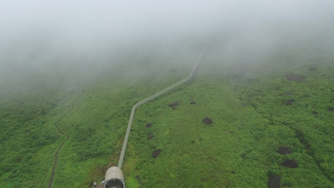 福建宁德航拍草场牧区草地牧场云雾滑道山峦