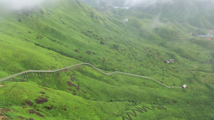 福建宁德航拍草场牧区草地牧场山峦云雾空镜