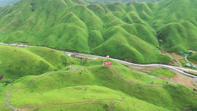 福建宁德航拍草场牧区草地牧场山峦白云空镜