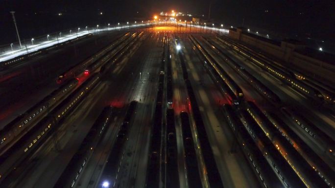 铁轨维护 列车行驶 铁路工人