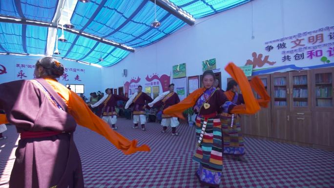 少数 民族  跳锅庄 跳舞 广场舞 藏族