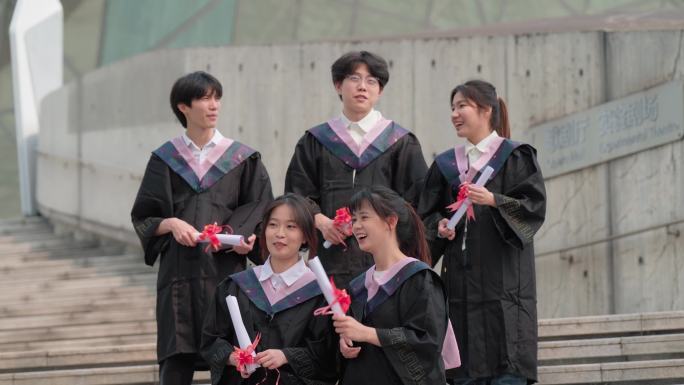 大学生拍摄毕业照