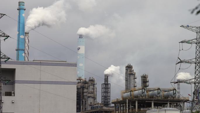 茂名石化炼油厂烟囱烟筒冒烟污染