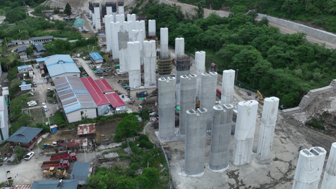 建设中的川藏铁路通麦站