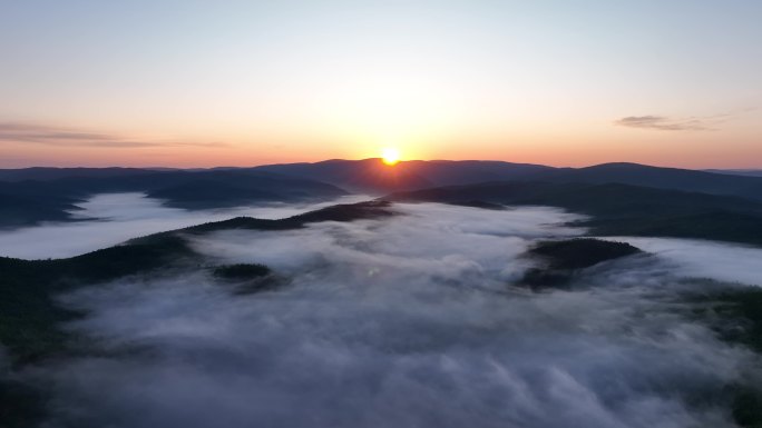 航拍黎明山川云雾朝阳