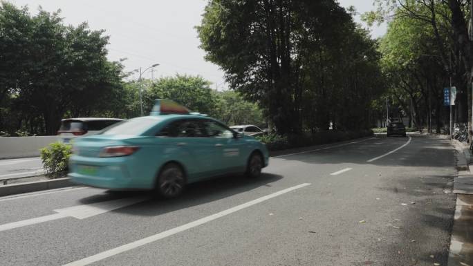 4K升格实拍夏天广州科韵路辅路与车辆转弯