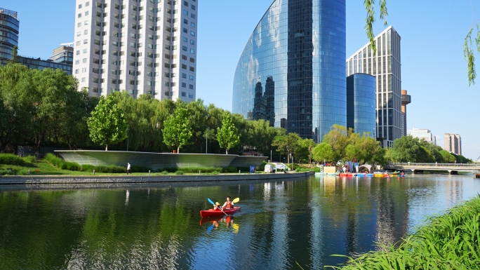 北京亮马河划船游玩