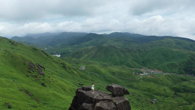 宁德鸳鸯草场山路爬山牧区云雾山间小路航拍