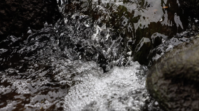 大自然山泉水溪流河流水源