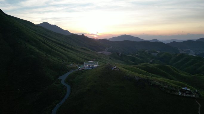 福建宁德鸳鸯草场夕阳日出日落山顶蓝天白云