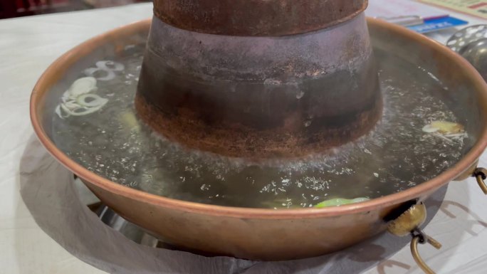 北京铜锅涮锅沸腾水