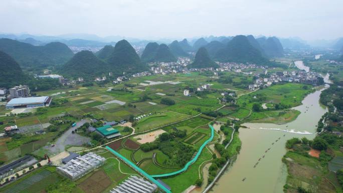 航拍桂林阳朔遇龙河景区竹筏漂流