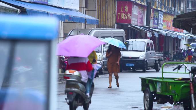 进货 家纺市场 搬运