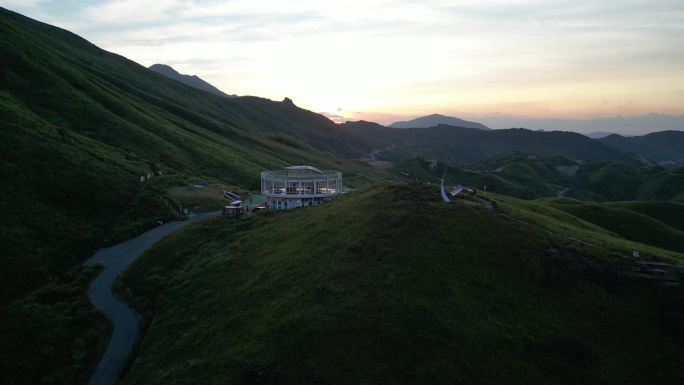 福建宁德鸳鸯草场夕阳日出日落山顶蓝天白云