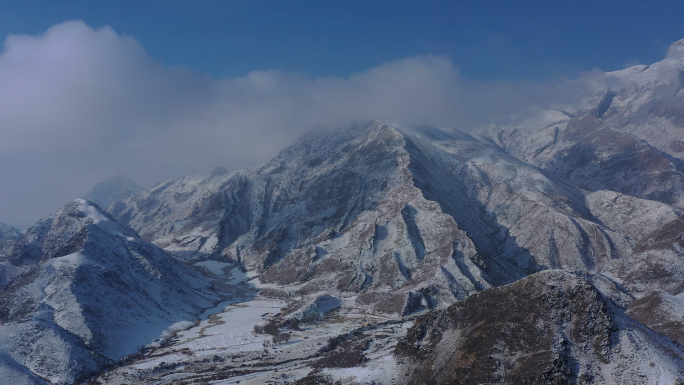 新疆川西雪山云海翻腾山峦叠嶂4K航拍视频