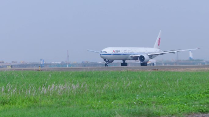 飞机跑道滑行 中国国际航空