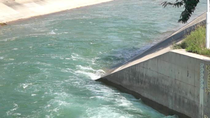 南水北调湍急水流漩涡 堤坝 防汛