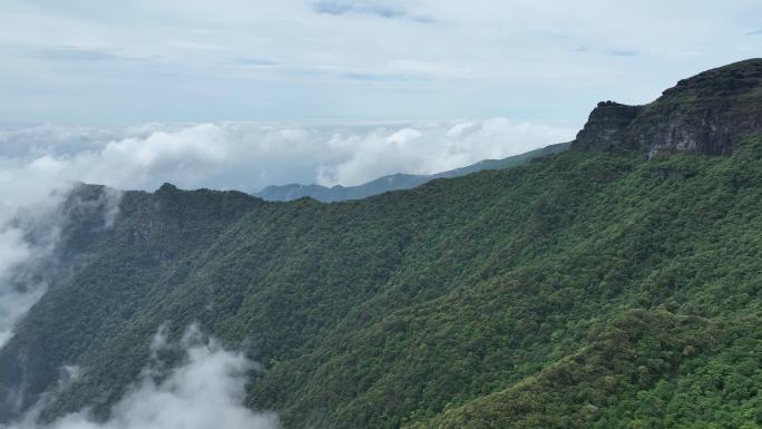 航拍山雾