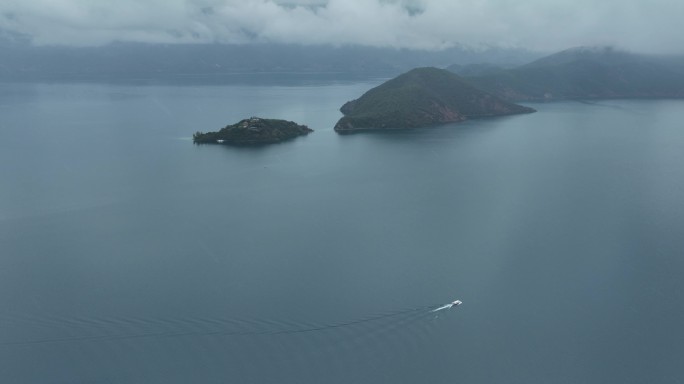 雨中泸沽湖