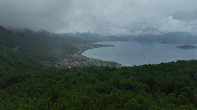 雨中泸沽湖