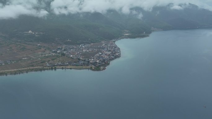 雨中泸沽湖