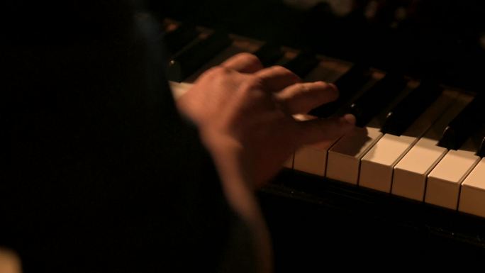 弹钢琴手合集灯光感