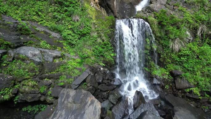 瀑布 4K 航拍 旅游 风景 绿水青山